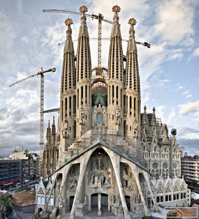Храм Святой Сям'і (Барселона, Іспанія)