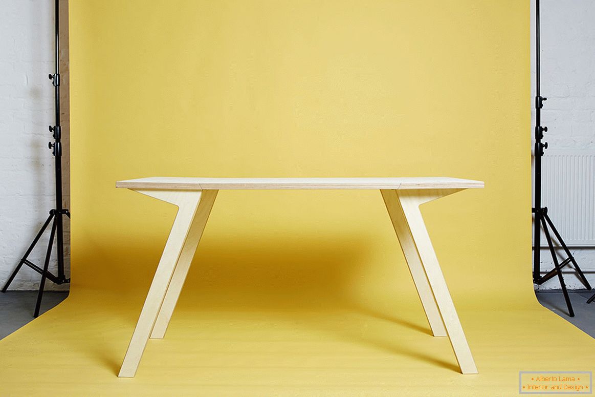 Просты стол для маленькай кватэры