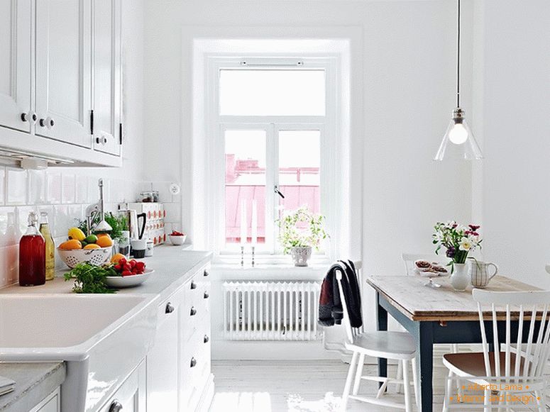 Інтэр'ер сучаснай кухні кватэры ў Швецыі