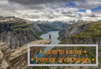 Фота інтэрпрэтацыі скалы Trolltunga, Нарвегія