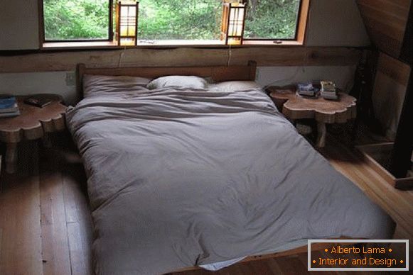 Спальня маленькага ляснога катэджа ў Японіі