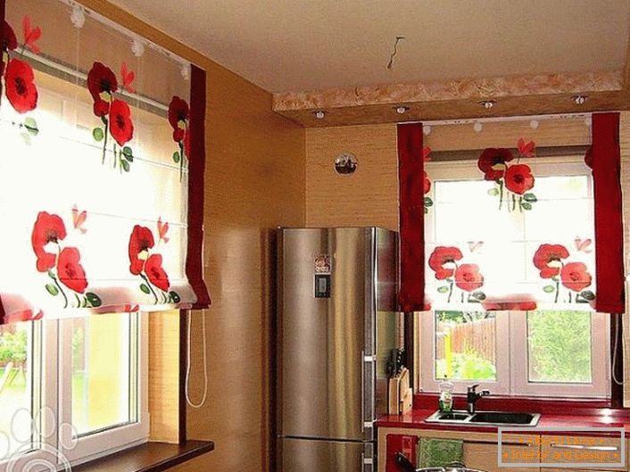 Рымскія шторы для кухні