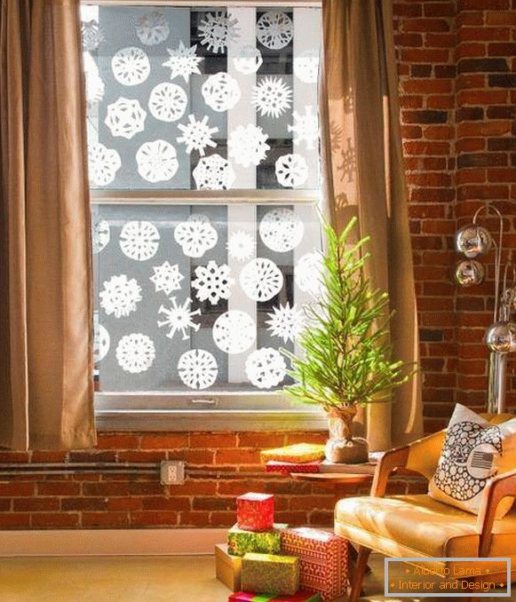 Выразаем і лепім сняжынкі на вокны да Новага года
