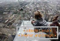 Незвычайны празрысты балкон на 103 паверсе хмарачоса Sears Tower ў Чыкага