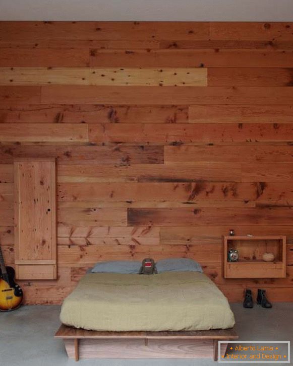 Спальня ў минималистическом стылі, аформленая дрэвам