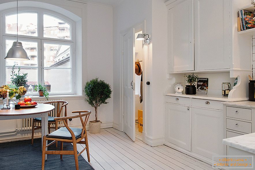 Кухонная зона ў кватэры в Швеции