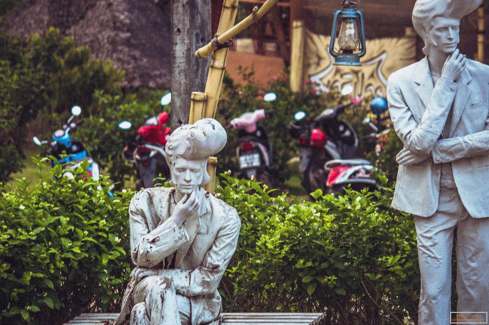 Скульптуры Элвіса ў вёсцы Тайланду