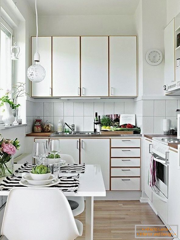 Кампактная кухня ў белым колеры