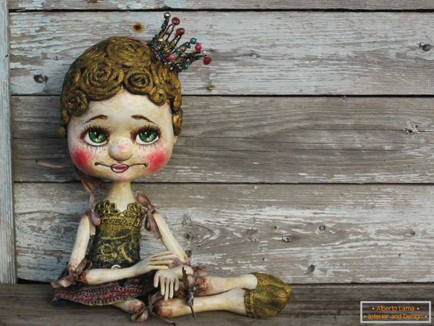 Лялька з пап'е-машэ