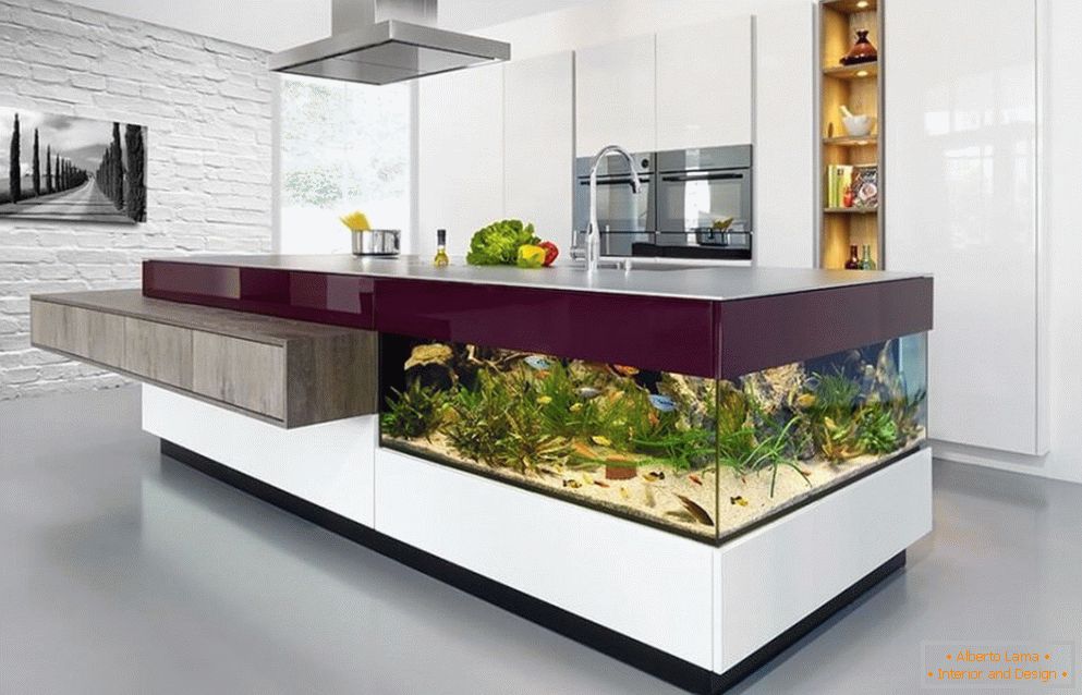Стол-акварыум на кухні