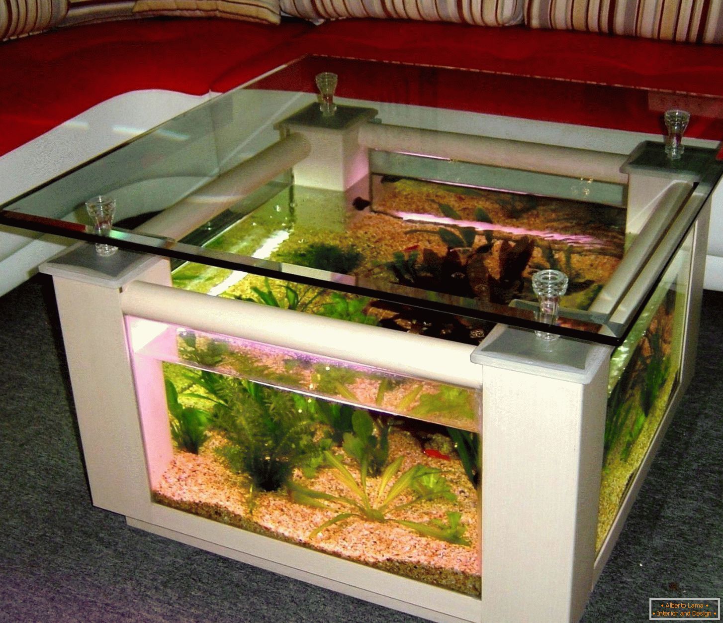 Часопісны столік-акварыум