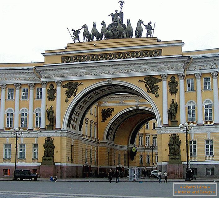 Грандыёзныя архітэктурныя тварэння ў стылі руская ампір дрыгатліва захоўваюцца з году ў год.