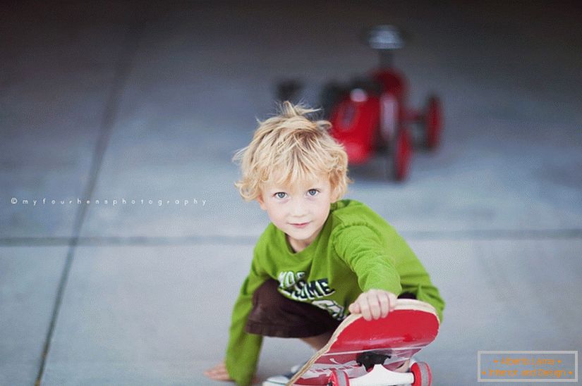 Мальчик на скейтборде