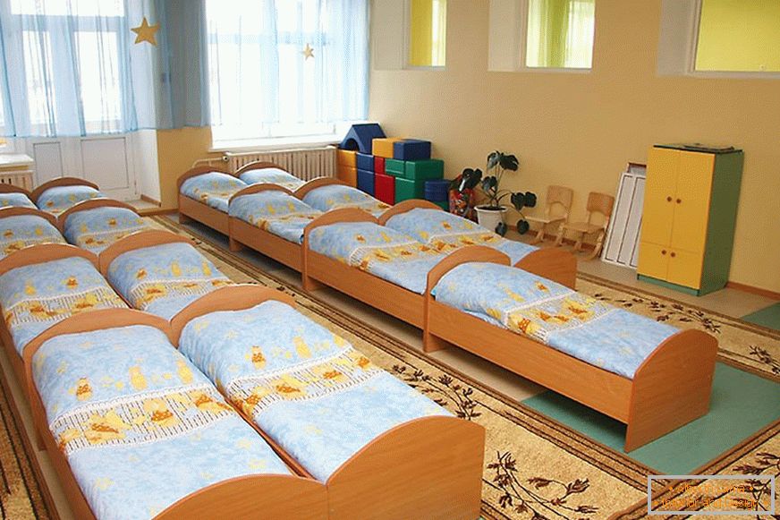 спальня в детском саду