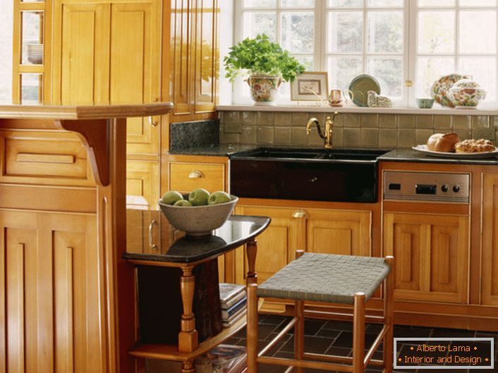 Для квадратных кухняў лепш за ўсё абраць кухонны гарнітур з дрэва L-вобразнай формы.