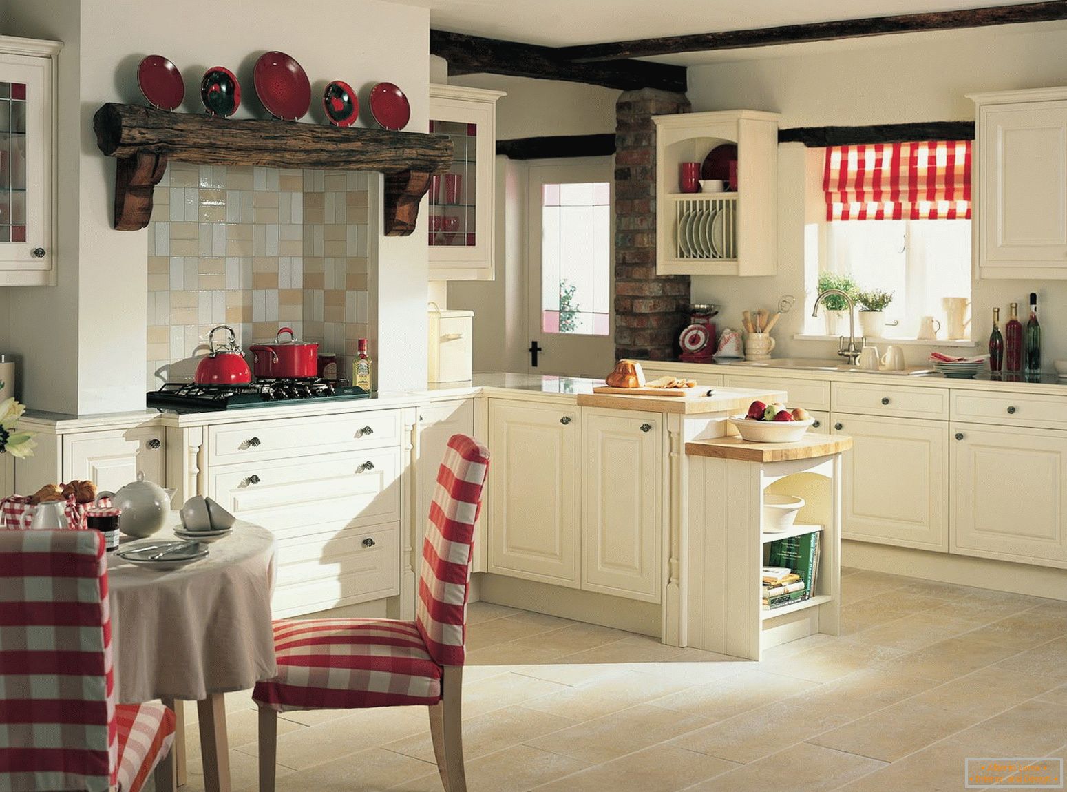 белый кухонный гарнитур в деревенском стиле фото