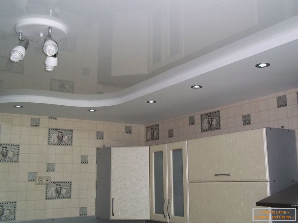 падвесны потолок на кухне
