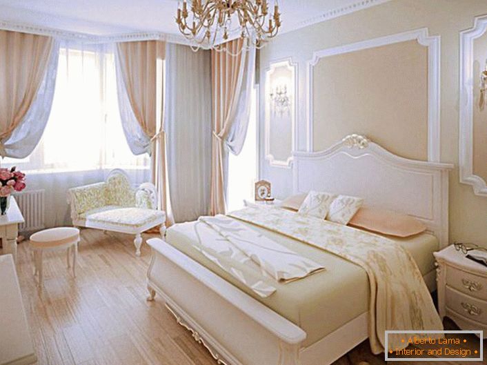 Спальня ў мадэрн стылі ў персікавых танах - правільны выбар для сямейнага гняздзечка.