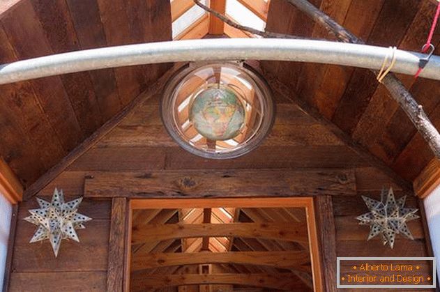 Як пабудаваць дом на колах сваімі рукамі: праект Дамінік Мудзі - крыша изнутри
