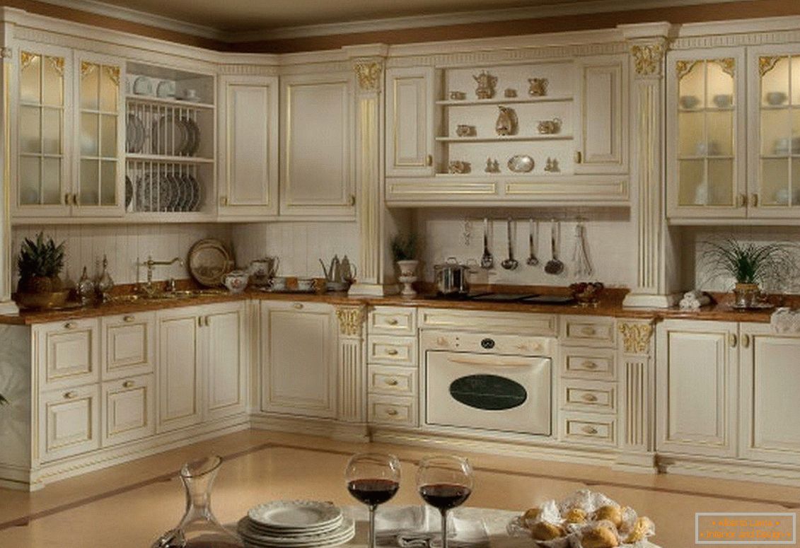 Дызайн класічнай кухні ў белым колеры