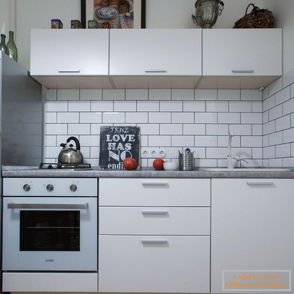 Кампактная кухня ў белым колеры