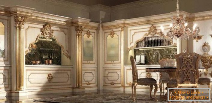 Элегантная кухня ў барока стылі ў доме палітычнага дзеяча Італіі.