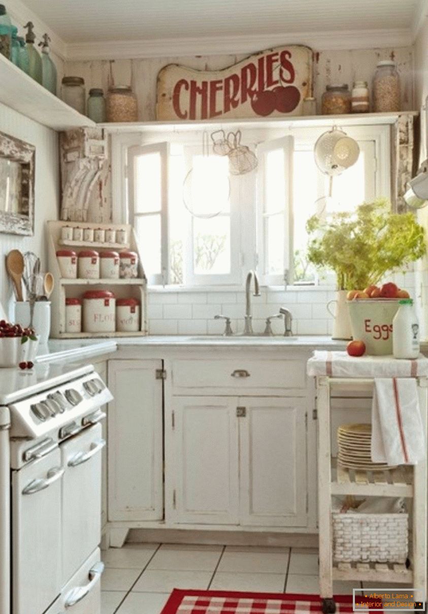 Маленькая кухня ў белым колеры