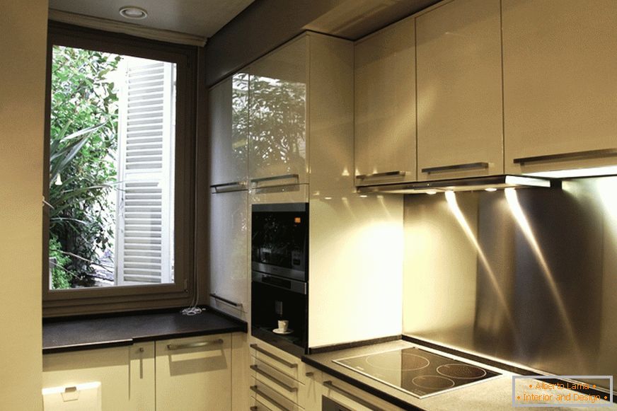 Сучасны кухонны гарнітур с подсветкой