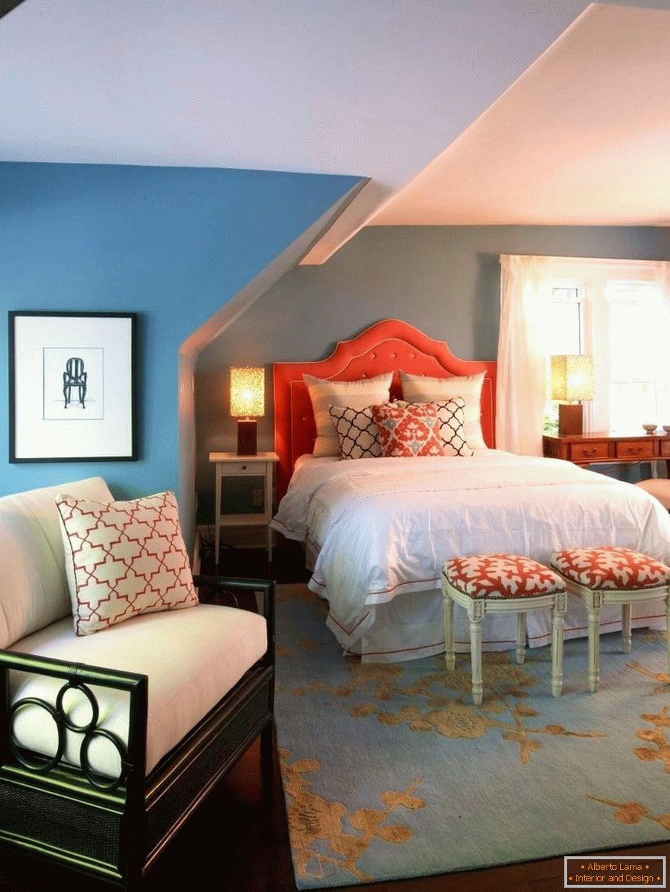 Цвета мансарды. Мансарда цвет стен. Спальня в мансардной комнате. Цветовые решения для спальни. Спальня на мансарде цвета.