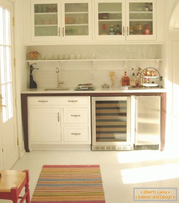 Маленькая кухня ў белым колеры