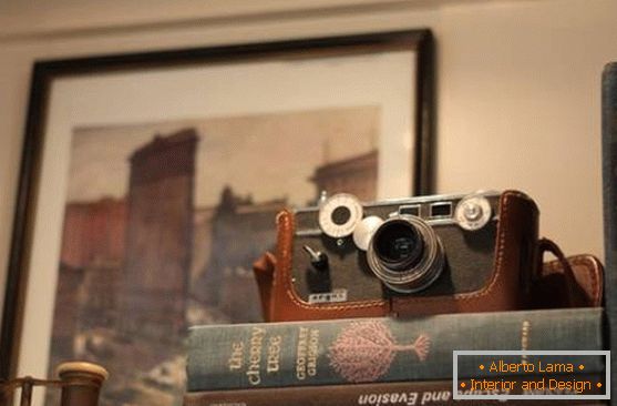 Стары фотаапарат у інтэр'еры