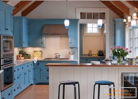 Стыльная блакітная кухня ў інтэр'еры