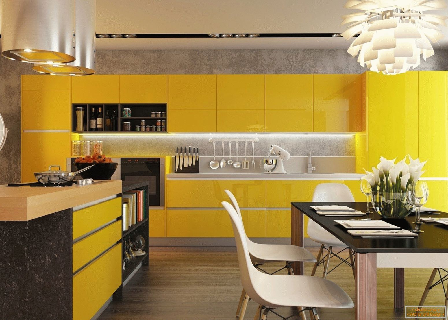 кухня с желтыми фасадами и черным столом